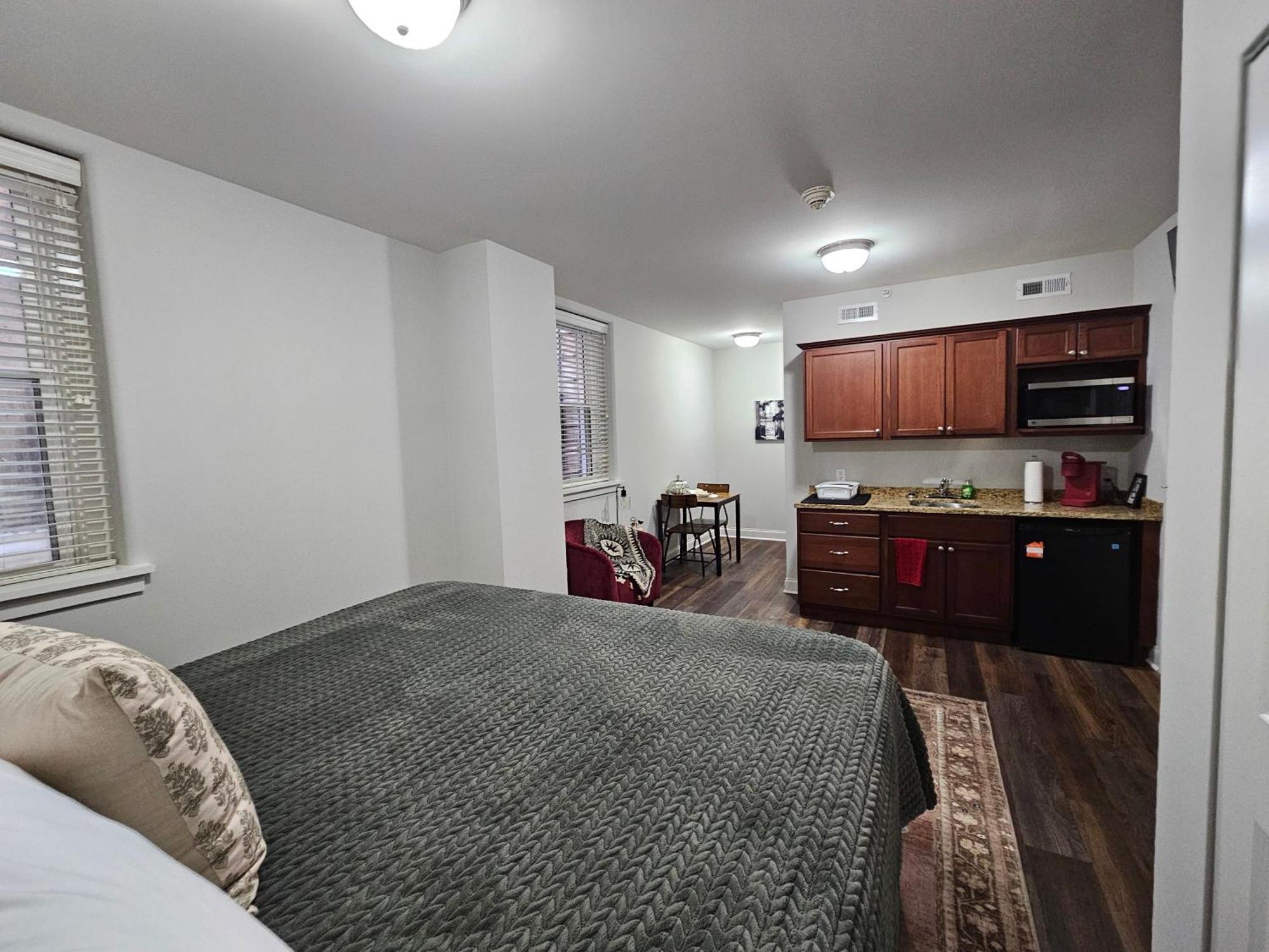 Cozy King Bed Stay At The Historic Inman - 201 Champaign Exterior foto